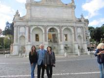 Al Fontanone: Enrico Luciani tra le prof.sse Laura Tanchis e Adriana Di Palma