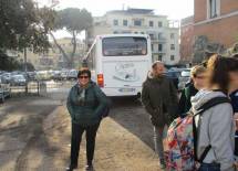 Arrivano in pullman, e subito ci saluta la prof.ssa Maria Toscano
