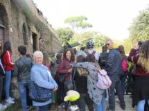 Si raggiunge la piazzola dove già è arrivata la III D con le proff. Ivana Colletta e Rossella Comito