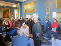 Al Museo Napoleonico, un numero congruo di partecipanti. Al centro del gruppo la prof.ssa Tiziana Di Crescenzo e consorte