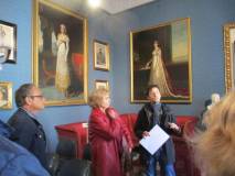 Enrico Schiavulli ricorda le donne di Napoleone: a sinistra la madre Laetitia Ramolino, a destra l’imperatrice Giuseppina
