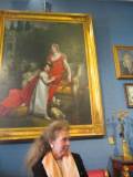 Noemi Cavicchia Grimaldi sotto il quadro della principessa di Lucca e granduchessa di Toscana: Elisa Bonaparte Baciocchi e la figlia Napoléon Elisa