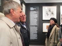 Enrico Luciani saluta le classi all'interno del Museo