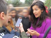 Si incontra una giovane straniera assai vivace, i ragazzi sono infervorati…