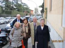 Luciani riporta il gruppo a Via Masina. Sullo sfondo VILLA SPADA; là l’estrema difesa dei Bersaglieri lombardi il 30 giugno 1849 e la morte di Luciano MANARA