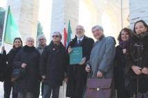 Mario Di Napoli mostra l’edizione speciale in copia anastatica della Costituzione della Repubblica romana del 1849