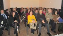 In prima fila, da sinistra Carlo Felici, la prof.ssa Marina Formica e, con le consorti, il prof. Antonio Bultrini e l’ing. Cesare Muzzi ; alle loro spalle la prof.ssa Concetta De Meo del liceo Manara