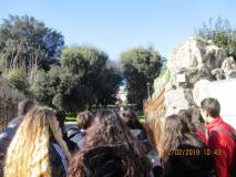 Si entra a Villa Pamphili per visitare i luoghi della battaglia del 3 giugno 1849