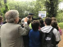 Il prof. Stefano Tagliacozzo mostra alla sua classe le immagini di RAFFET e le prime foto di LECCHI della batteria francese n.10