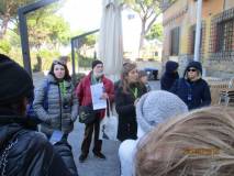 Parla Alessandra, accanto a lei le altre due guide: Mario e Luana