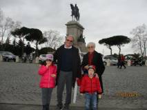 Anche Massimo Capoccetti arriva al Gianicolo con moglie e nipotini… bellissimi, bravi!!!
