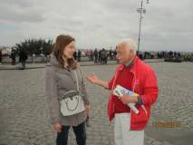 Giorgia Mancini subito dopo la visita è intervistata dal “decano combattente” del Gianicolo