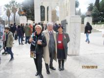 Lasciato il Gianicolo si arriva al Mausoleo: Enrico Luciani tra Ines Pietracci e Giovanna De Luca