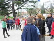 La relazione di Mara Minasi è assai seguita dai partecipanti alla visita