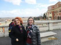 Un bel panorama di Roma alle spalle delle prof. Antonella Barresi e Laura Cannizzaro