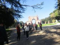 I ragazzi entrano sul viale dei combattimenti del 1849 – attacco e contrattacco e il ferimento di Mameli