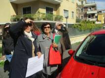 Non lo vedono neppure la prof.ssa Antonella Sparano e Vittorio Verginelli… (Giovanna sorride, divertita)