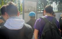 Si legge il pannello sui combattimenti di Villa Spada e poi si va al Mausoleo Ossario
