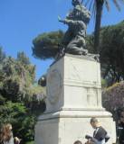 Il monumento a Ciceruacchio con il figlio Lorenzo