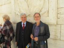 Enrico Luciani con Claudio Capecelatro per sottoporre a lui l’azione teatrale IO C’ERO