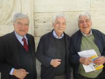 Enrico Luciani saluta il medico Mario Costa con il quale si intrattiene per parlare di progetti a Villa Sciarra e su Agostino Bertani “il medico degli eroi”
