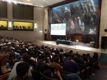 La sala gremita dagli studenti dei licei Tacito e Manara e dall’IPPSEOA Amerigo Vespucci