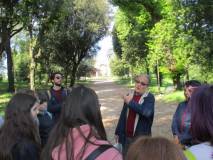 Massimo Capoccetti inizia la visita guidata sui luoghi delle battaglie