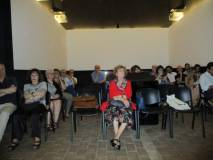 La sala comincia ad accogliere i primi partecipanti