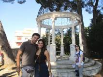 Al gazebo del sesto bastione la prof.ssa Loredana Rubeis felicemente accompagnata.