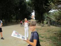 Un giovane vuole leggere la composizione dell'Esercito DEI ROMANI