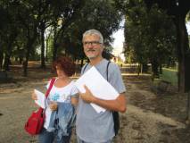 Il prof. Claudio Marchesano con la prof.ssa  Maria Grazia Orfei sul viale dei combattimenti del 1849