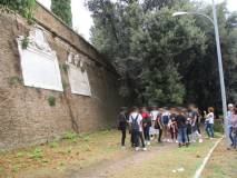 Si arriva alle LAPIDI affiancate