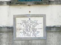 Rileggiamo la lapide su casa Guelfi  che ricorda il passaggio  di Garibaldi e Leggero