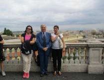 Enrico Luciani al panorama di Roma dal Fontanone con la prof.ssa Dina Notarangelo (a destra) e Anna Paola De Paoli