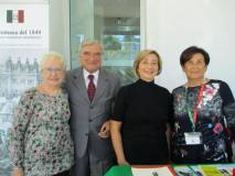 In primo piano, da sinistra: Ivana Colletta, Enrico Luciani, Laura Del Vecchio, Giovanna De Luca