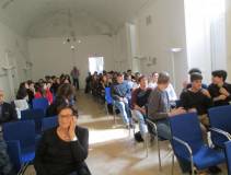 I ragazzi del liceo Newton e dell’IIS Seneca presenti in sala, all'inizio e durante il Convegno