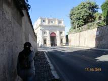 Si cammina per entrare puntuali al Museo della Repubblica Romana