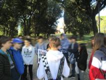 Sul viale dei combattimenti, dopo Elettra, anche Tommaso legge il battaglione della speranza