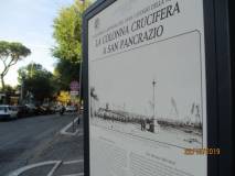 Si osservano i luoghi della colonna crucifera, da cui nel 1849 partì lo scavo della prima trincea (allo scoperto) dei francesi