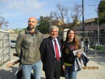 Al Mausoleo Enrico Luciani tra i professori della III E: Dario Ciotoli e Gina Magliulo