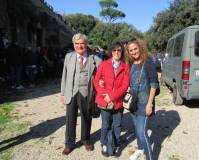 Anche la III I arriva la cannone: Enrico Luciani con l’Arch. Marisa Perpetua e la prof.ssa Sabrina Pantani