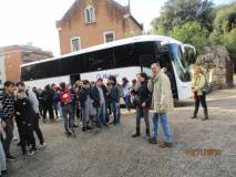 Gran movimento sul piazzale, Stefano Nenni vigila
