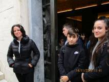 Gli alunni escono dal Sacrario del Mausoleo Ossario; ad attenderli anche Gea Grimaldi