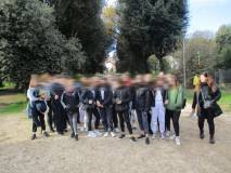 Foto ricordo per la III A sul viale dei combattimenti