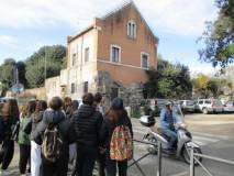 Uno sguardo alla palla di cannone prima di lasciare Villa Pamphili