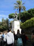 Ed anche il monumento a Ciceruacchio, qui ricordato con il figlio Lorenzo mentre vengono fucilati