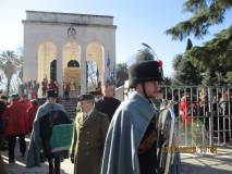 Al Mausoleo si rompono le righe, la manifestazione procede verso i monumenti di Garibaldi e di Anita