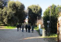 II gruppo verso l’Arco dei Quattro Venti ricostruito nel 1856-1859 sui ruderi di Villa Corsini distrutta nel 1849