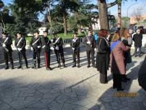 I Carabinieri lungo il percorso all’austero quadriportico pronti al saluto per i CADUTI