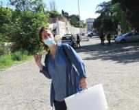 La signora Chiara Gili appare davvero contenta. E’ riuscita a portare tutti alla visita storica